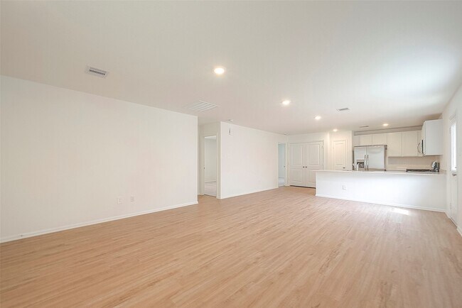 Building Photo - 1491 Las Cuevas Dr