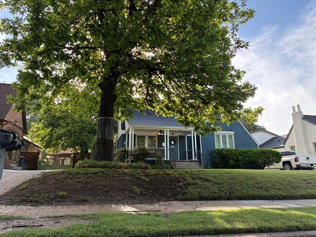 Foto del edificio - 1715 S College Ave