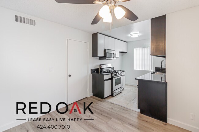 Foto del edificio - ~1 Month FREE~ Spacious Three Bedroom with...