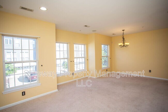 Building Photo - 15 Fawn Ct