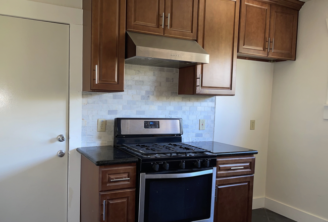 Kitchen - 819 Cedar Ave