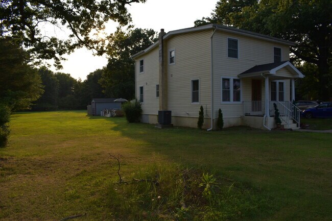 Side View - 118 Leghorn Ave