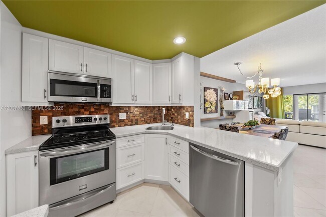 Building Photo - 470 Paradise Isle Blvd