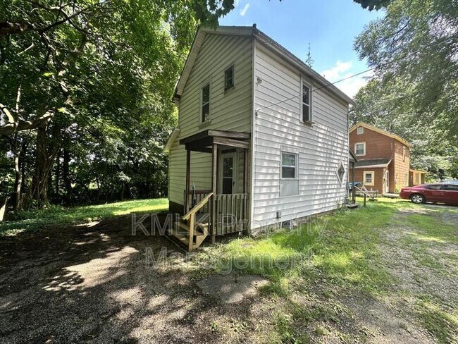 Building Photo - 143 Roswell St