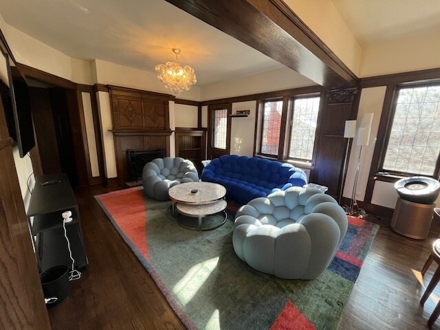 Foto del edificio - 1372 E 57th St