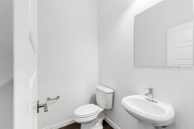 Foto del edificio - 2406 Ash Ln