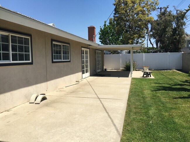 Foto del edificio - On Cul-De-Sac: 3 Bedroom 2 Bath Single Sto...