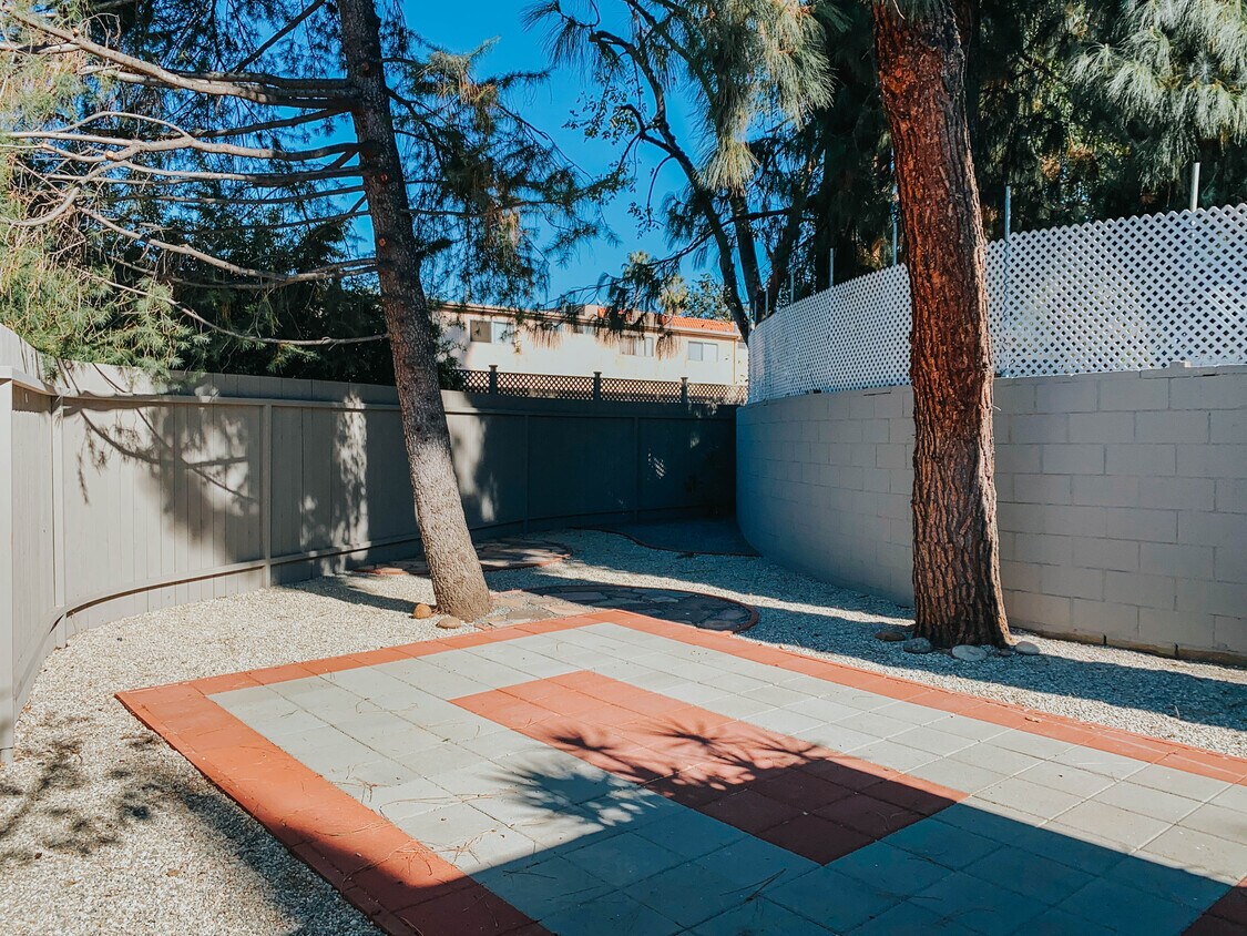 Primary Photo - 6727 1/2 Orion Ave