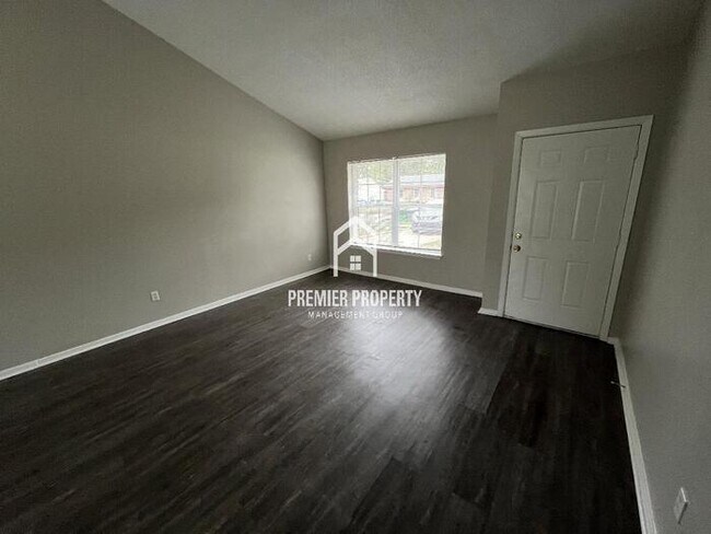 Foto del edificio - 4729 Laughlin Rd