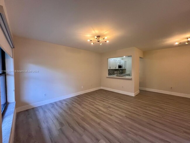 Foto del edificio - 2745 W 66th St