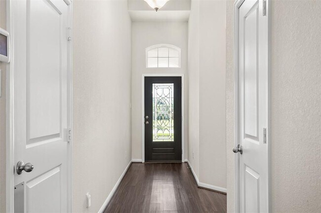 Foto del edificio - 2701 Bayrose Dr