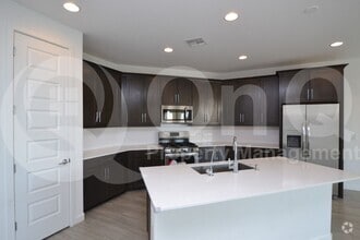Building Photo - 9213 W Glenrosa Ave