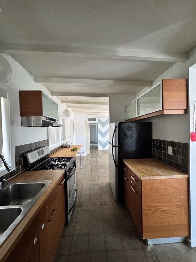 Building Photo - 540 S Mountain View Dr