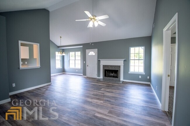 Building Photo - 70 McIntosh Estates Dr