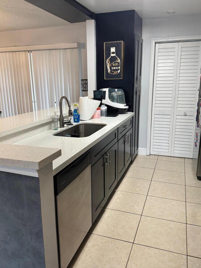 Foto del edificio - 4952 Sheridan St