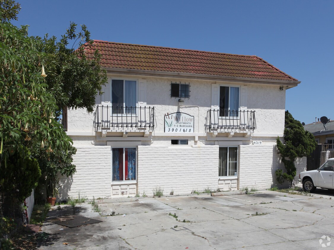 Building Photo - Willow Apartments
