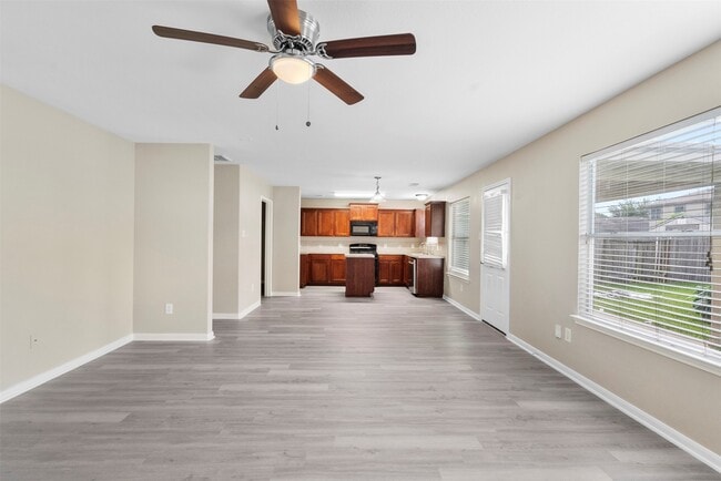 Building Photo - 2423 Pinpoint Dr