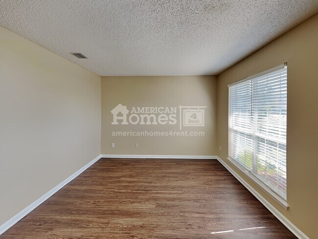 Building Photo - 9239 Sharnbrook Lane