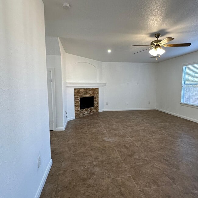 Building Photo - 1403 High Thicket Ct