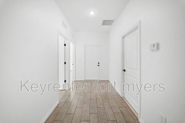 Foto del edificio - 713/715 Homer ave S