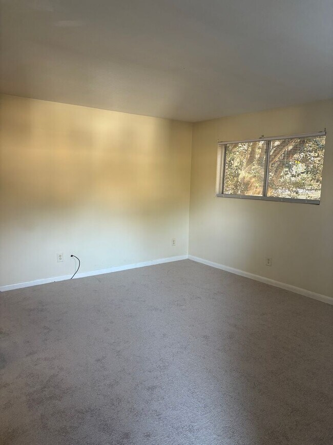 Foto del edificio - 2 bedroom near University Place