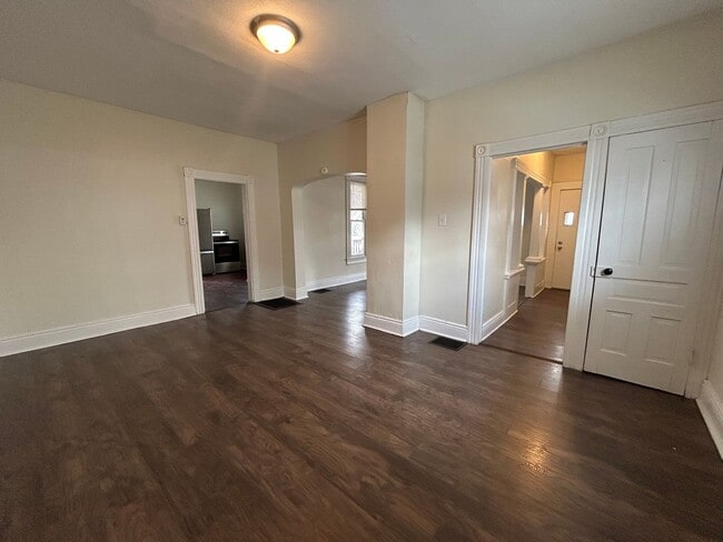 Building Photo - This Spacious Grove City Gem Boasts 3 Bedr...