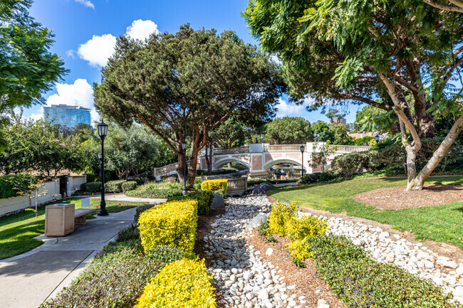 Courtyard - Casabella