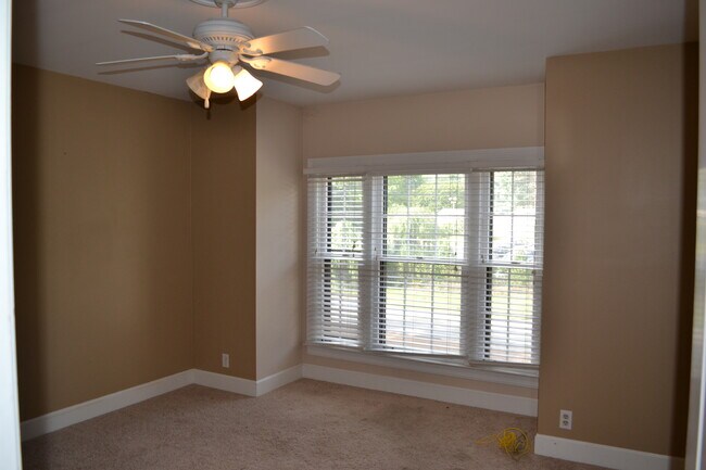 Building Photo - 3851 Whitland Ave
