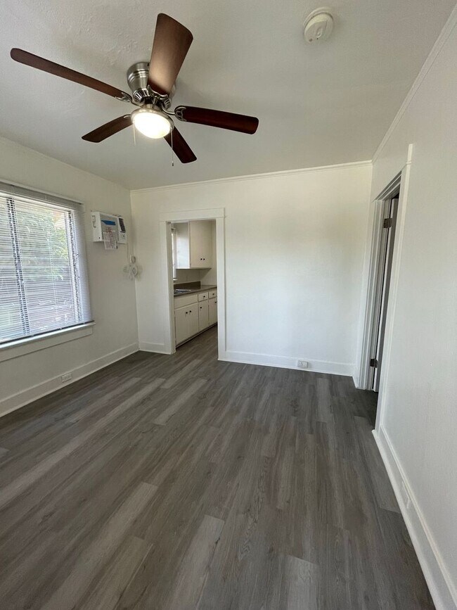 Foto del edificio - 4503-4505 Paulhan Ave