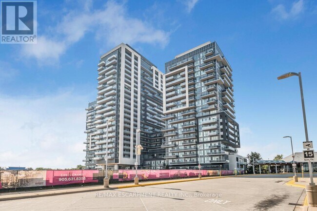 Building Photo - 2093-2093 Fairview St