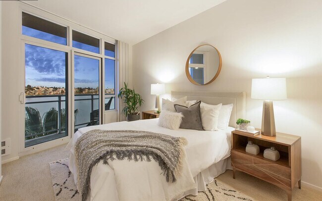 Foto del edificio - 1 Lakeside Dr