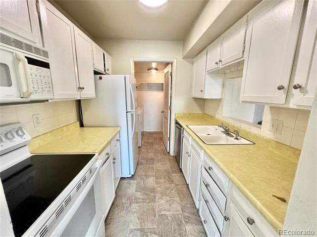 Foto del edificio - 8751 Pierce Way