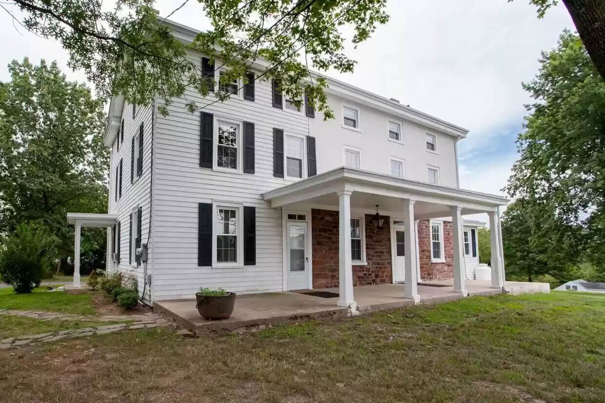 2657 Bristol Rd Unit C, Warrington, PA 18976 Apartments in Warrington