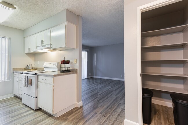 Building Photo - Riverglen by the River