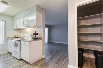 Building Photo - Riverglen by the River