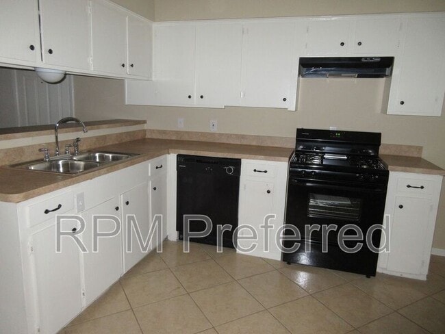Building Photo - 23015 Bayleaf Dr