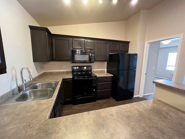 Building Photo - Meadowbreeze Crossing