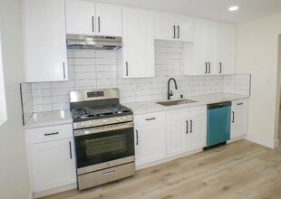 Building Photo - 4911-4917 Del Mar Ave