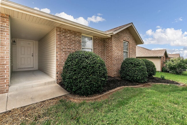 Building Photo - 1907 Holly Springs Ave