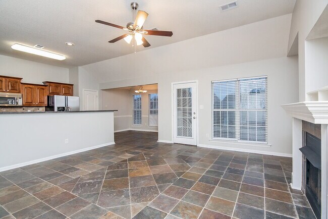 Foto del edificio - 11629 Leewood Dr