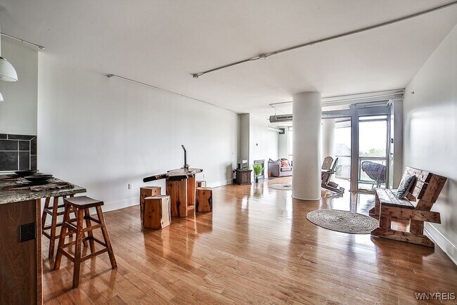 Foto del edificio - 132 Lakefront Blvd