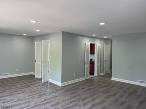 Building Photo - 10 Evelyn Ct