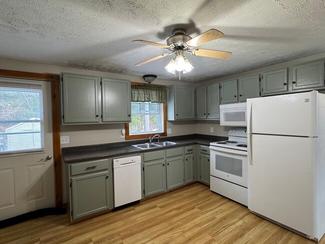 Photo - 94 Lewiston Rd Townhome