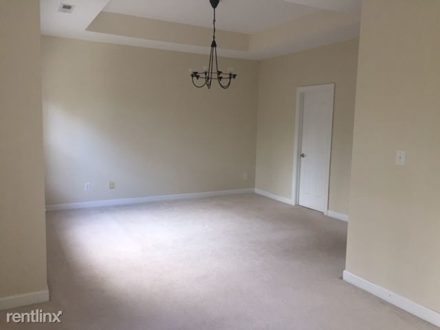 Foto del edificio - 12129 Valley Oak St