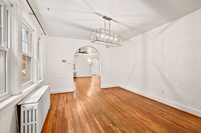 Foto del edificio - 5421 Normlee Pl