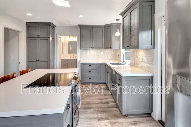 Foto del edificio - 1129 Rising Hill Way