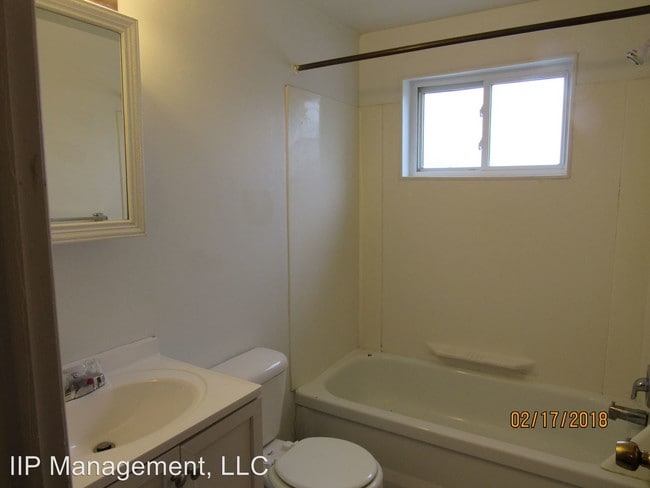 Building Photo - 6052 Glenway Dr