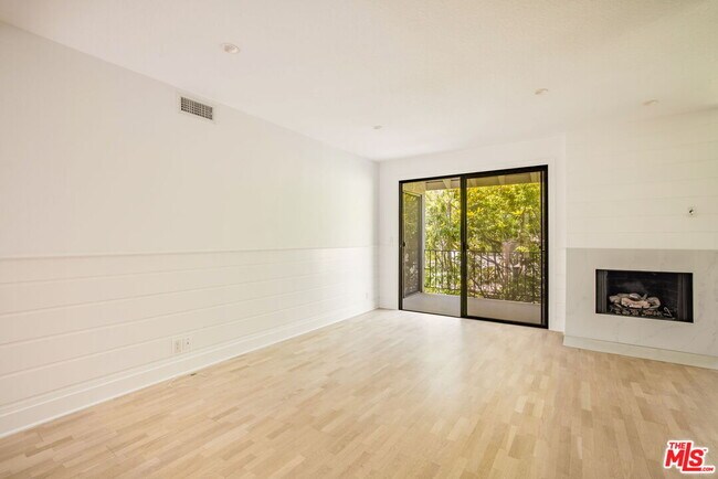Foto del edificio - 502 San Vicente Blvd