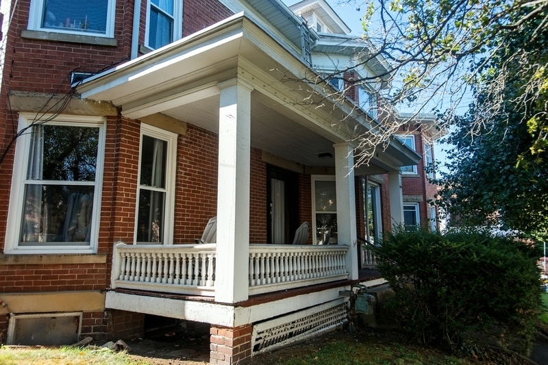 Primary Photo - 27 N College St