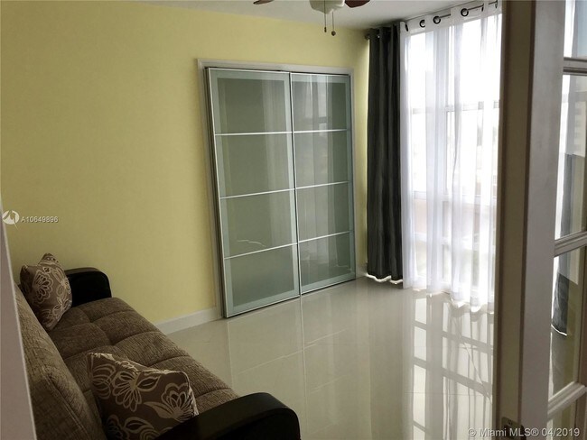 Foto del edificio - 2049 S Ocean Dr